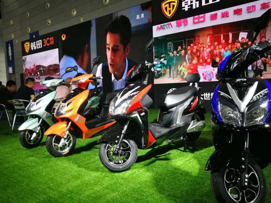 韓田的産(chan)品男神女神很配(pèi)！