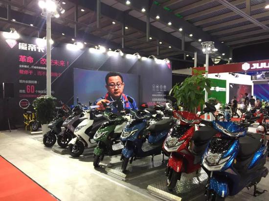 魔帝卡用科技革(ge)命改變未來！