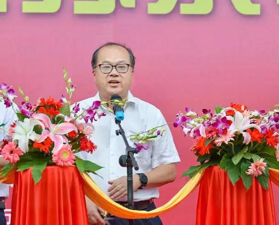 無錫(xī)市人大常委會副(fu)主任吳峰楓先生(sheng)宣布開幕